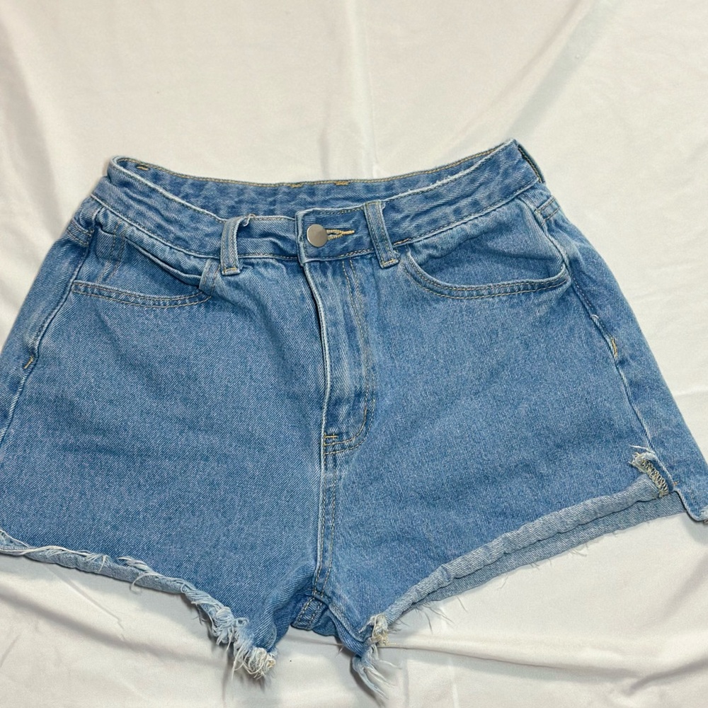 DAZY- Jean shorts, size M.